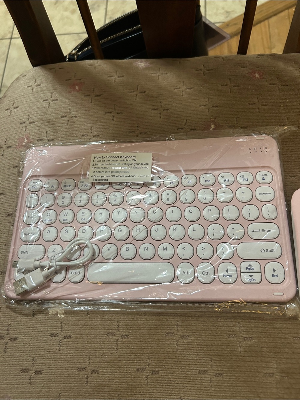 Pink Bluetooth Wireless Keyboard & Mouse Set - Picture 3 of 4